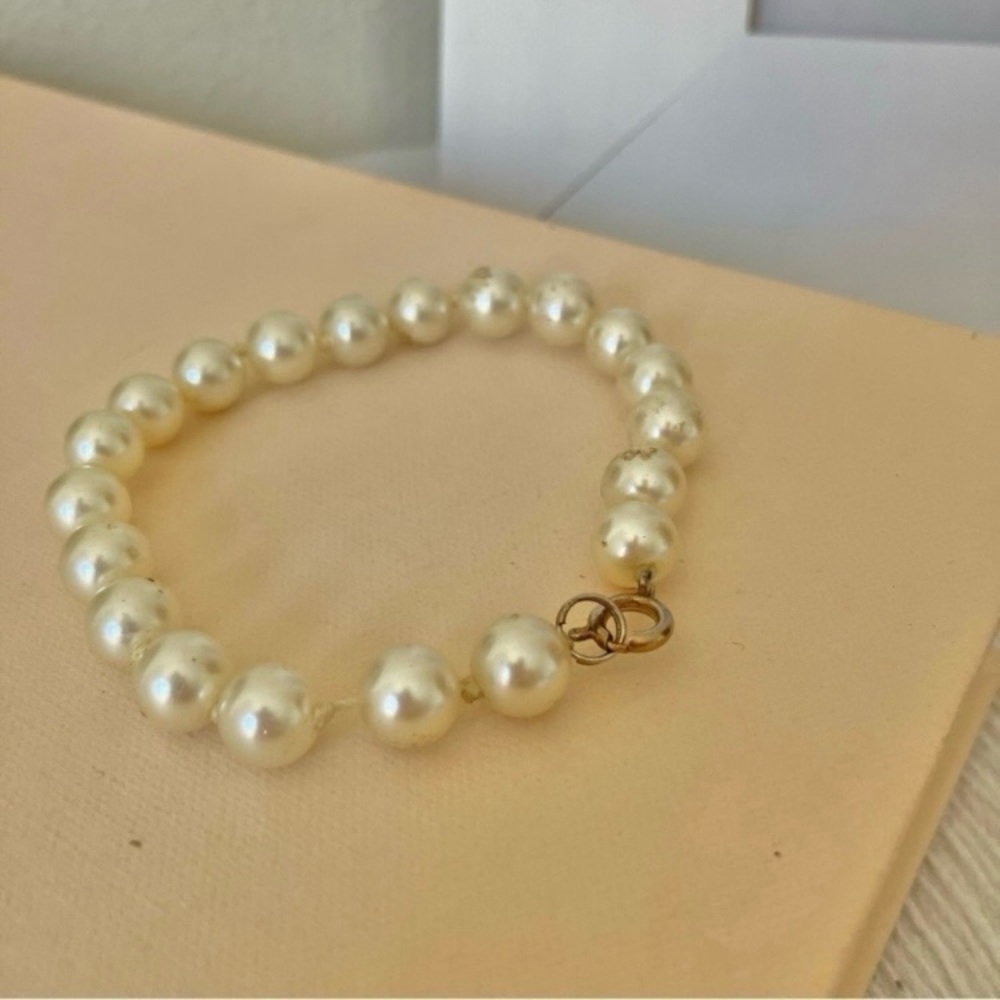 Hand Knotted White Pearl Bracelet Vintage “Alyse”  Classic Simple Elegant Femini